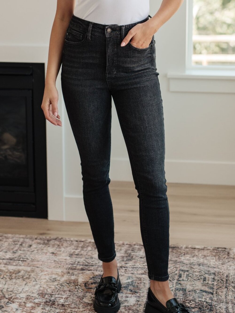 JUDY BLUE Mineral Wash Black High Rise Tummy Control Skinny Jeans | Size: 0/24